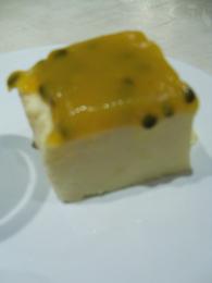 bavarois van witte chocolade met passievruchtencoulis